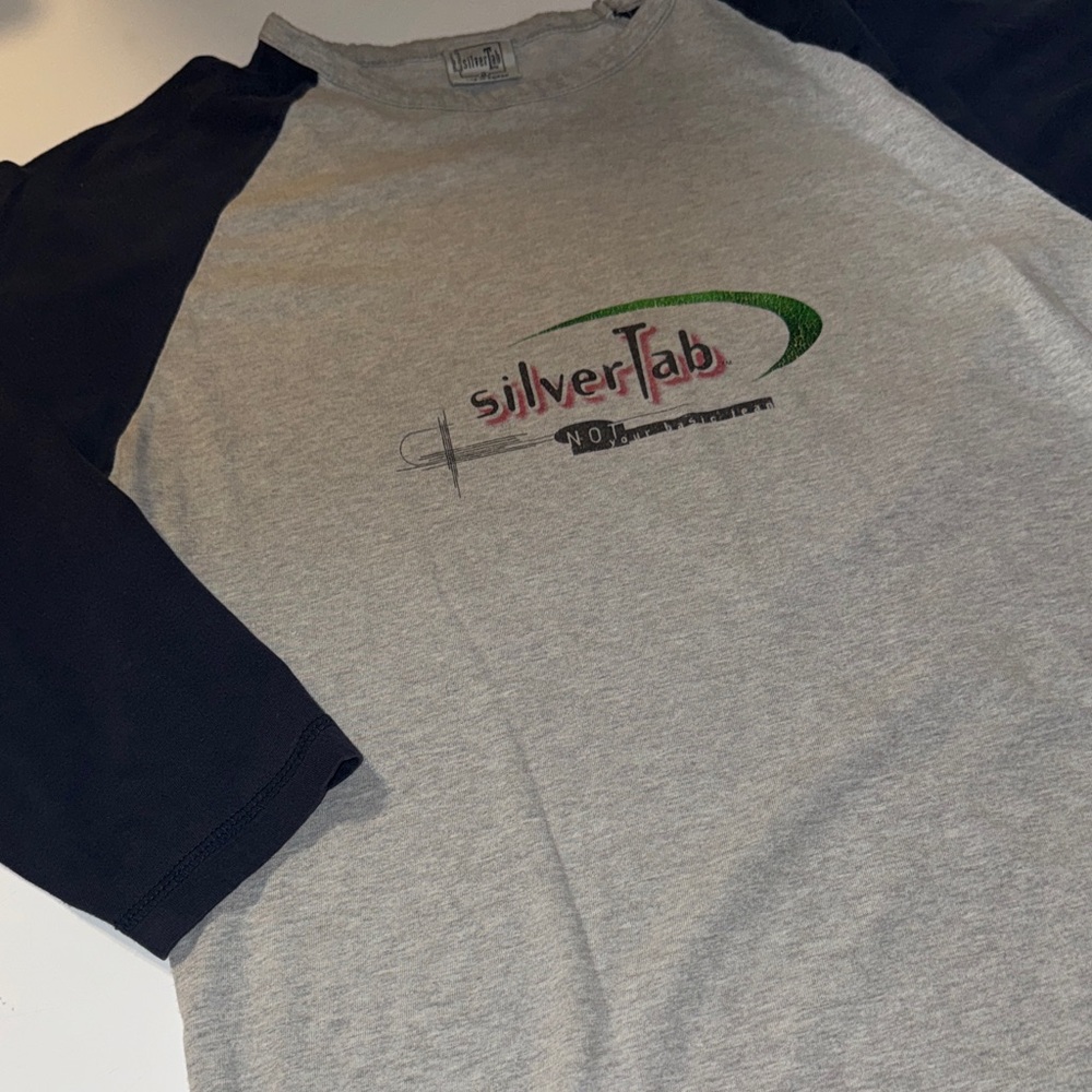 Super Cute Y2K Levi’s Silver Tab Gray and Navy Raglan‎ Shirt - Picture 3 of 6